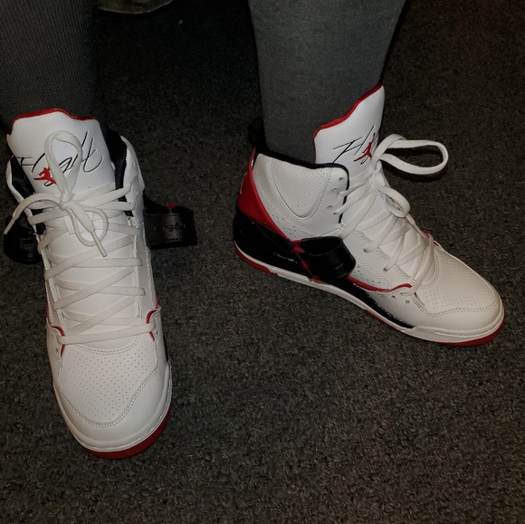 Jordan Flight 45 (GS) Size 7Y - Picture 4 of 4